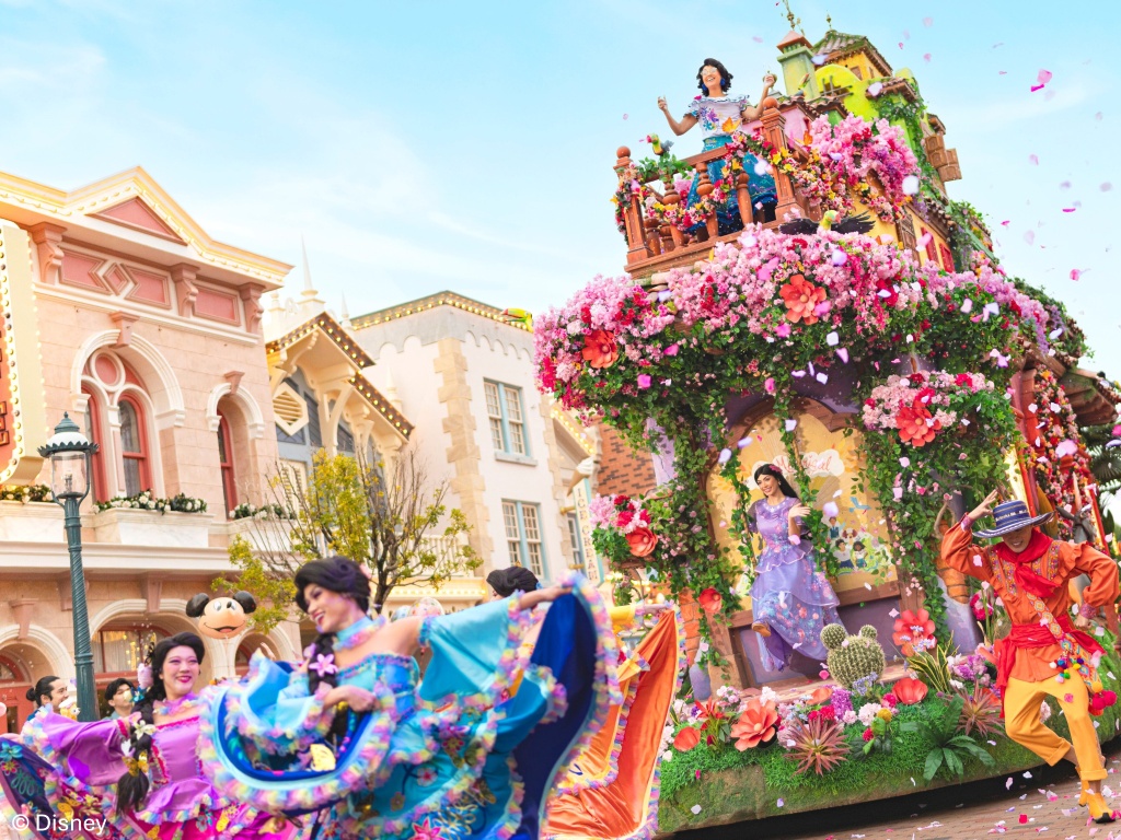 魔雪奇缘世界的艾莎与安娜。