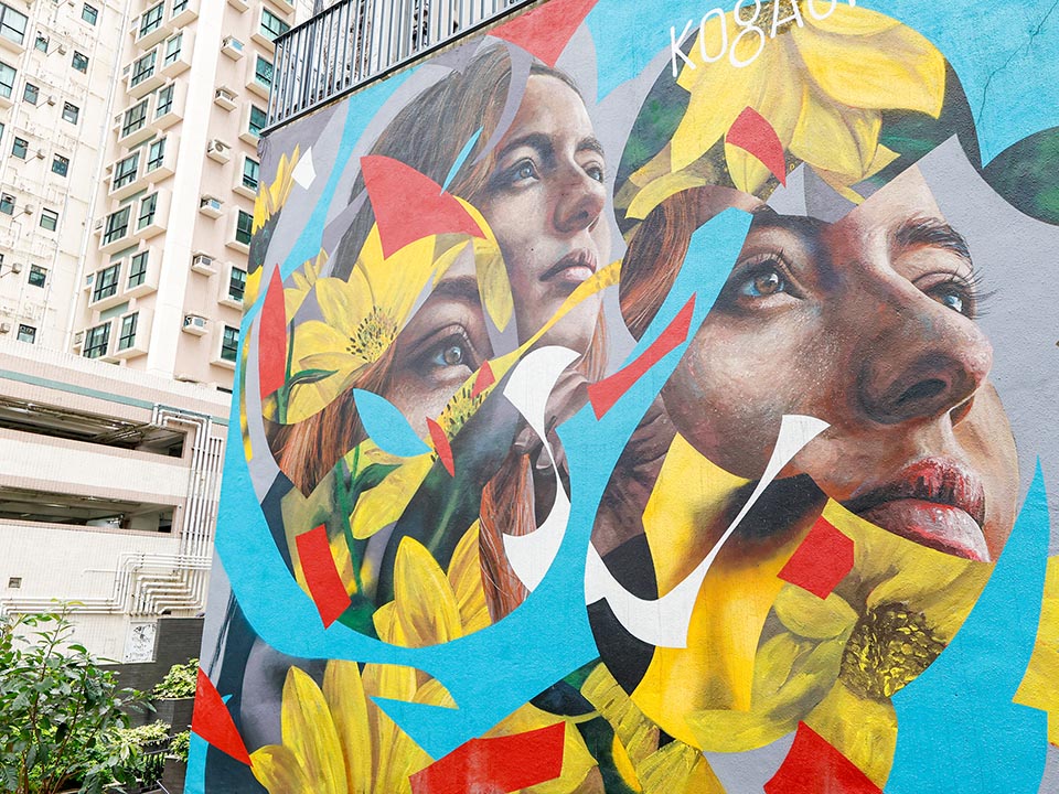 Kogaone在华贤坊东一栋大楼上所创作的街头壁画。