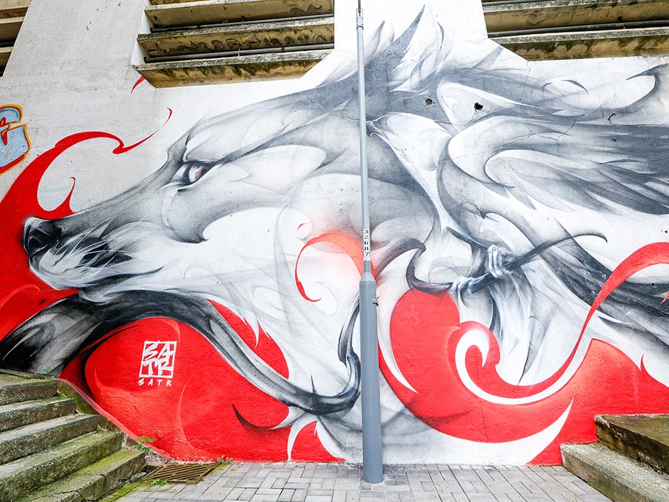 丰乐阁上Satr创作的大型灰狐壁画。 