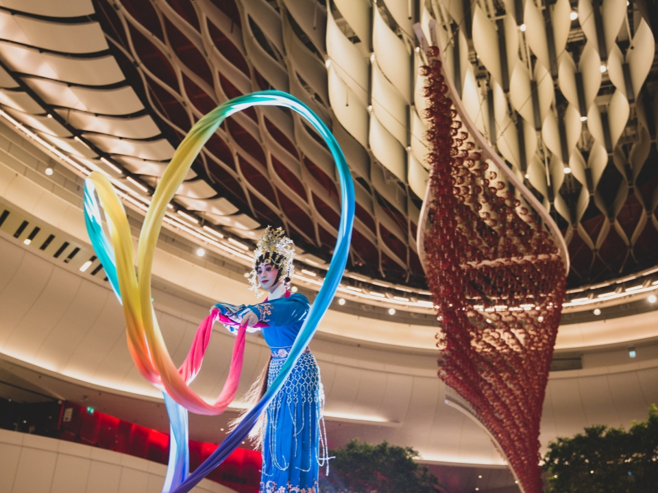 戏曲中心内的粤剧表演者。