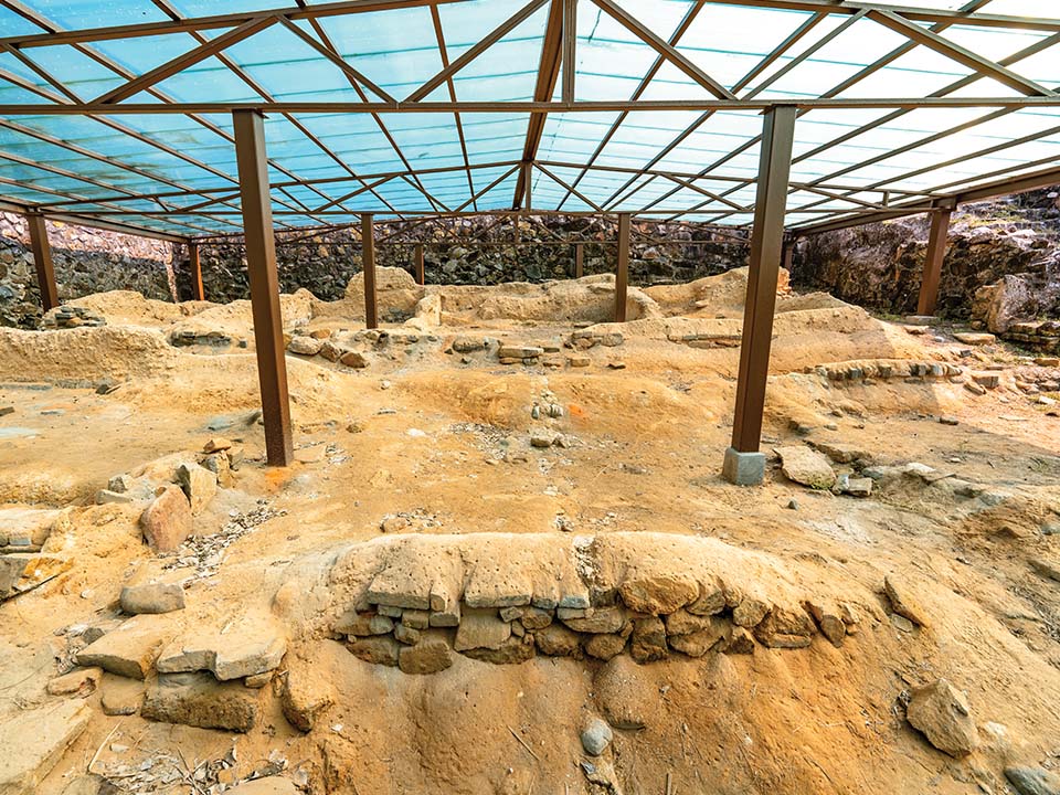 东龙洲炮台的内部