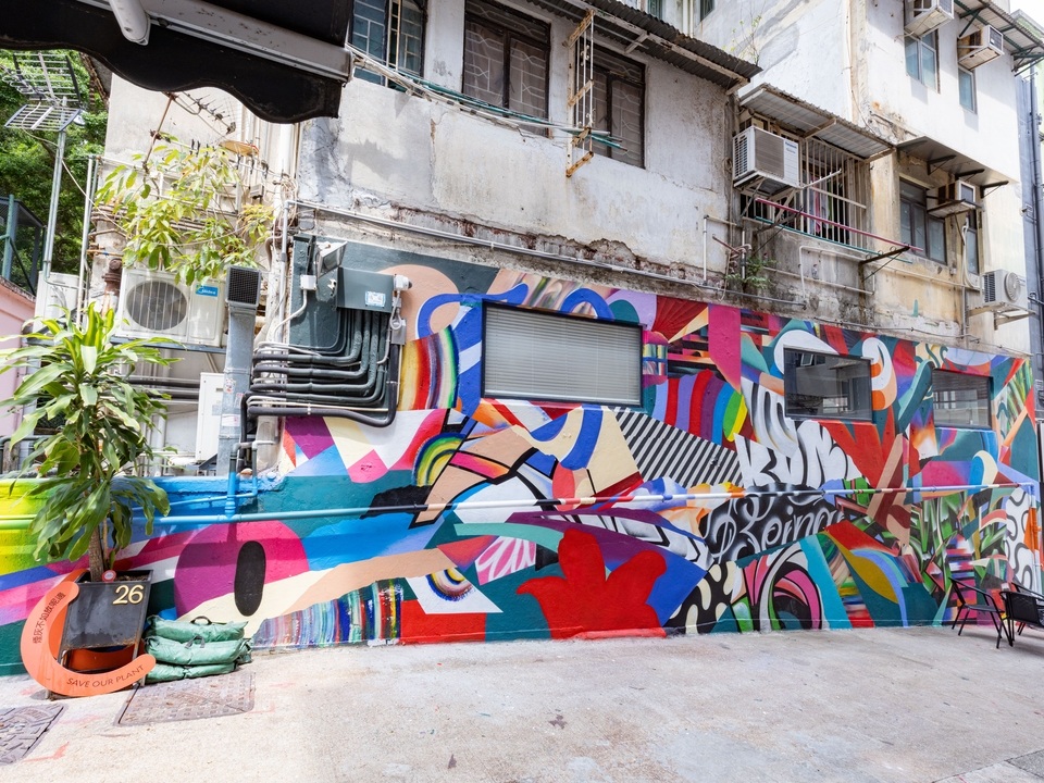 太平山街上由Miguel Emerico创作的彩色壁画。