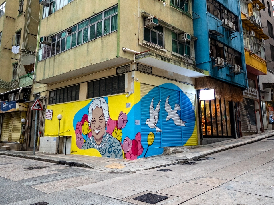 从对面街看Shaw Daan壁画。 