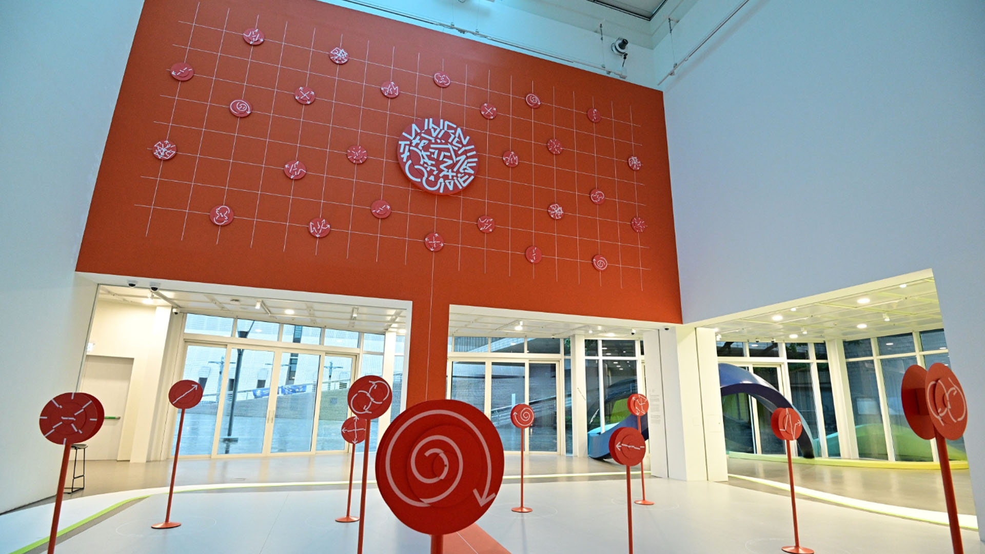 香港艺术馆“别馆（下）”楼高约9米，采用玻璃天井设计。