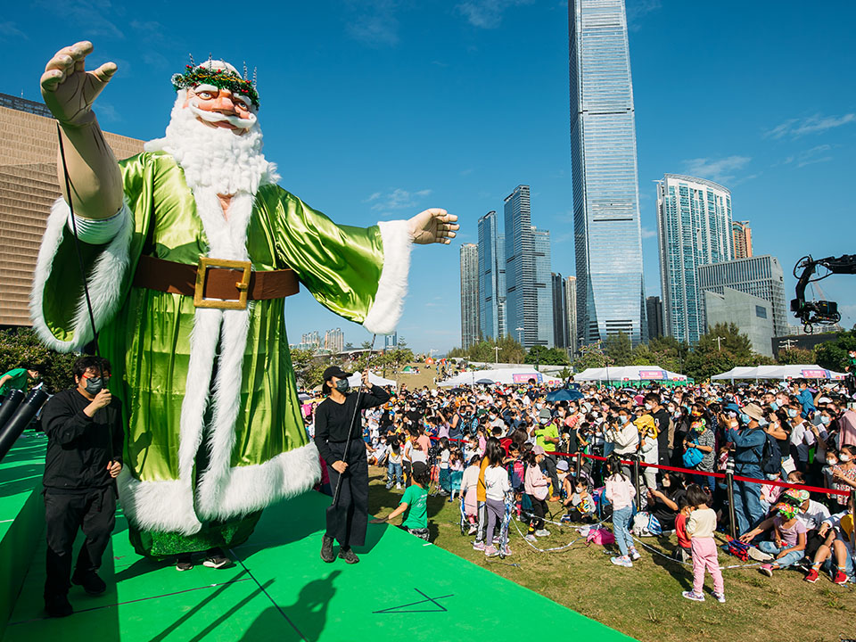 艺趣嘉年华提供丰富多彩的青年艺术表演和互动活动。