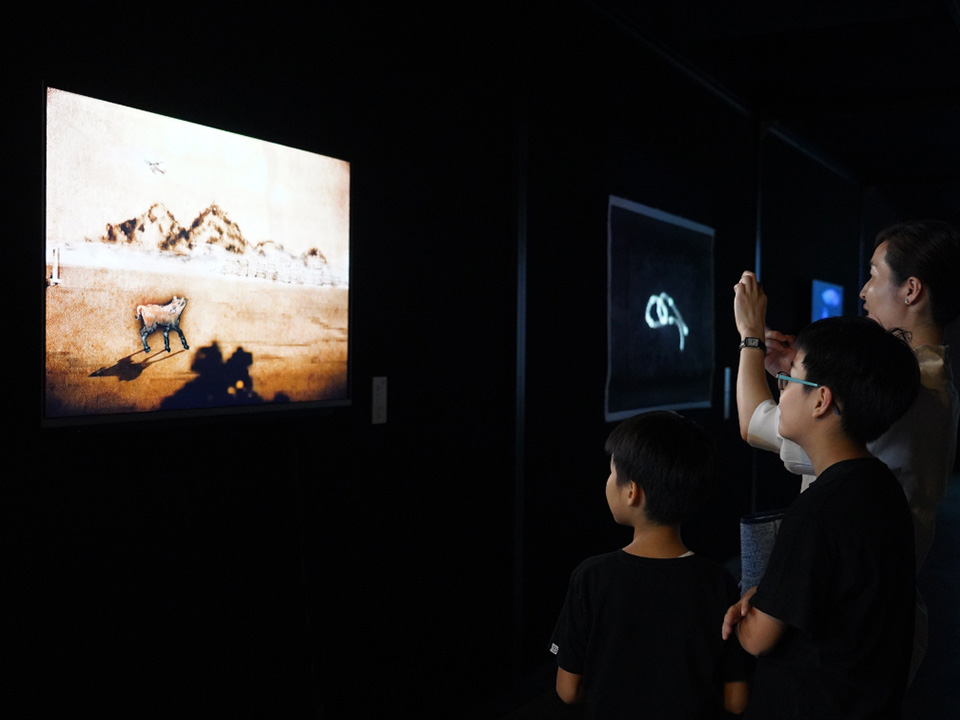 典亚艺博展示珍贵的东西方艺术典藏。