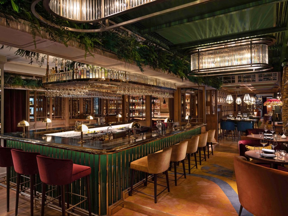 拥有维多利亚港美景的日式居酒屋